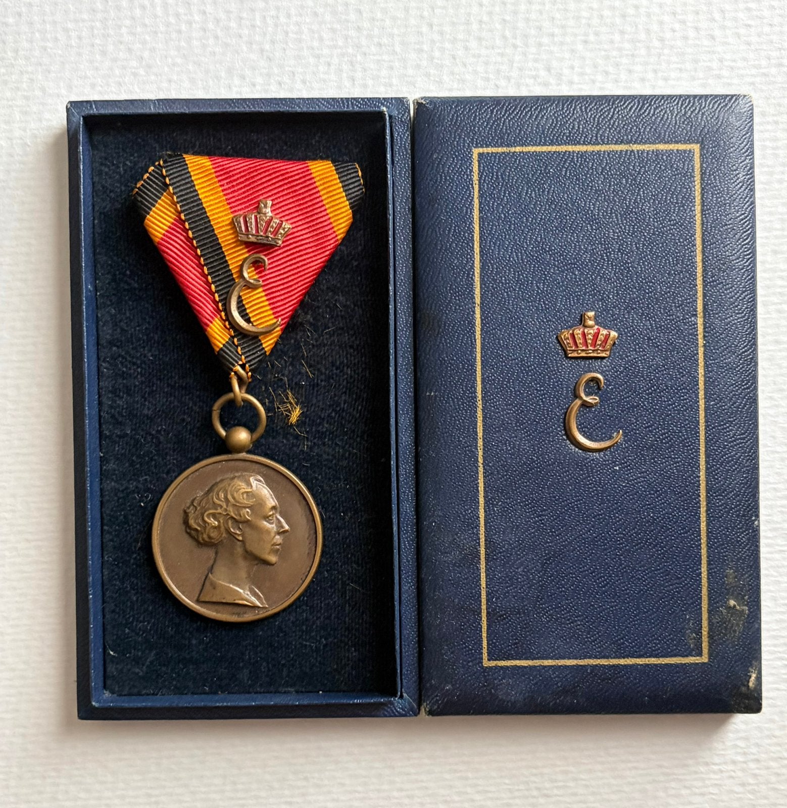 Médaille Reine Elisabeth, Enlèvement ou Envoi, Armée de terre, Ruban, Médaille ou Ailes