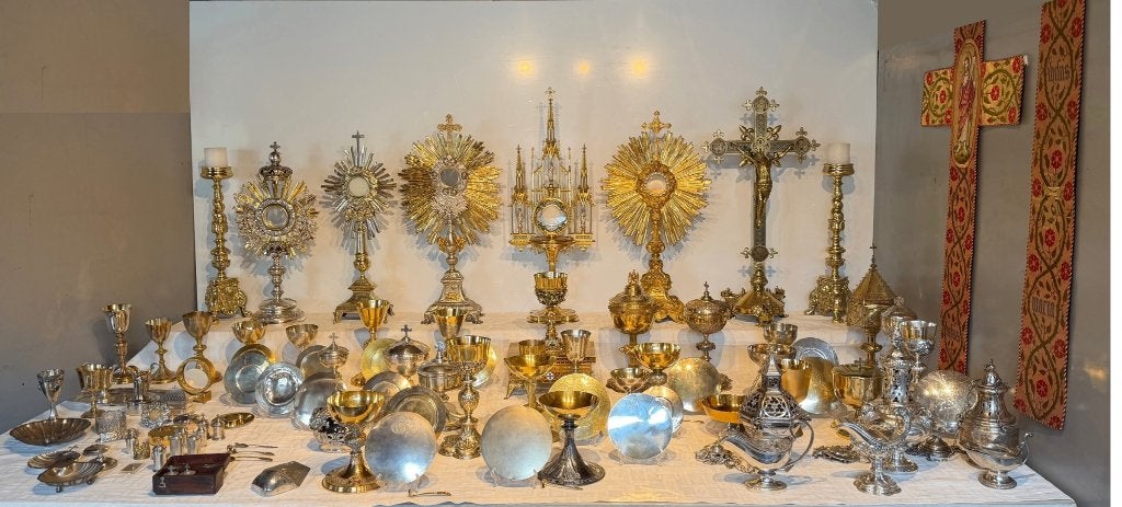 kelken monstransen cibories ex voto's wierookvat, Ophalen