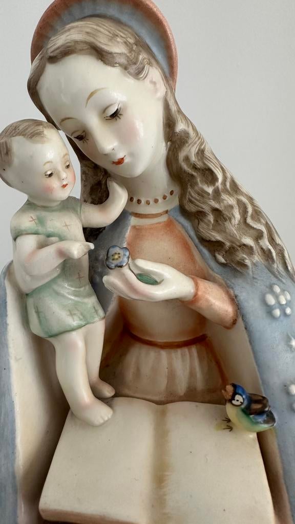 Statue Maria de M.J. Hummel. HUM 10/l, Enlèvement