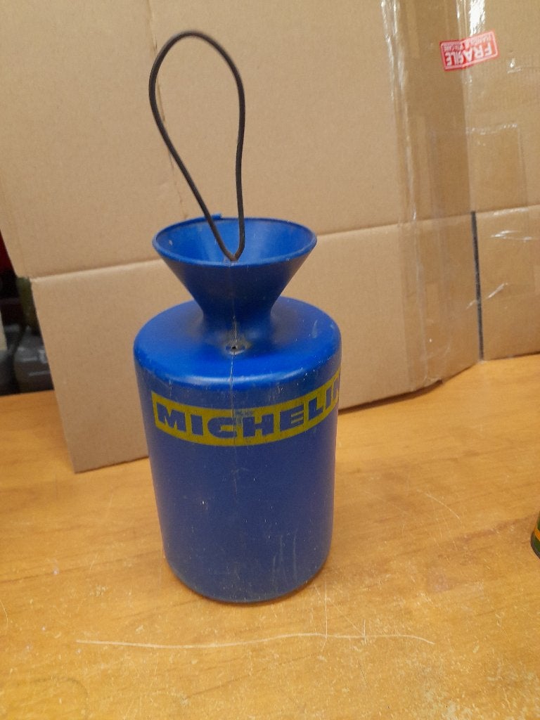 ancien bidon michelin montage pneus, Collections, Marques & Objets publicitaires, Envoi, Utilisé, Autres types