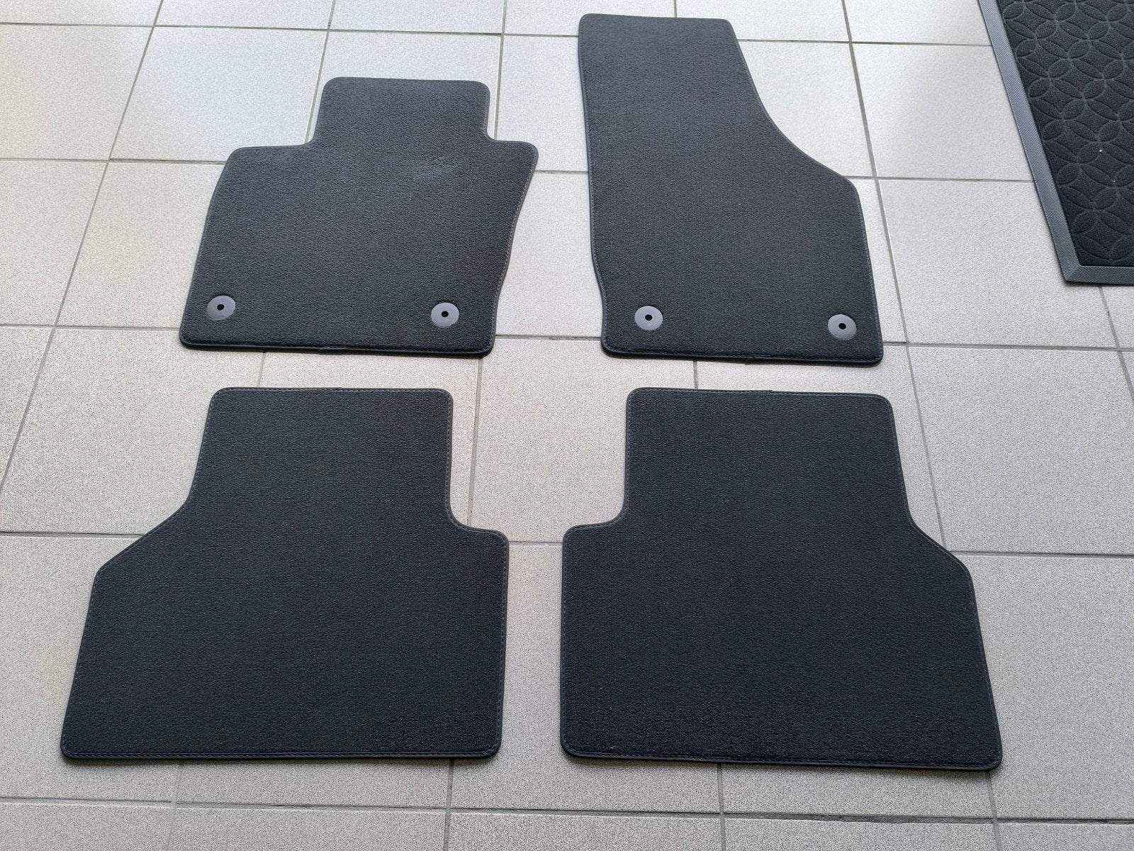 AUDI Q3 - model 8U - TAPIS origine model 2012 à 2018, Enlèvement, Comme neuf