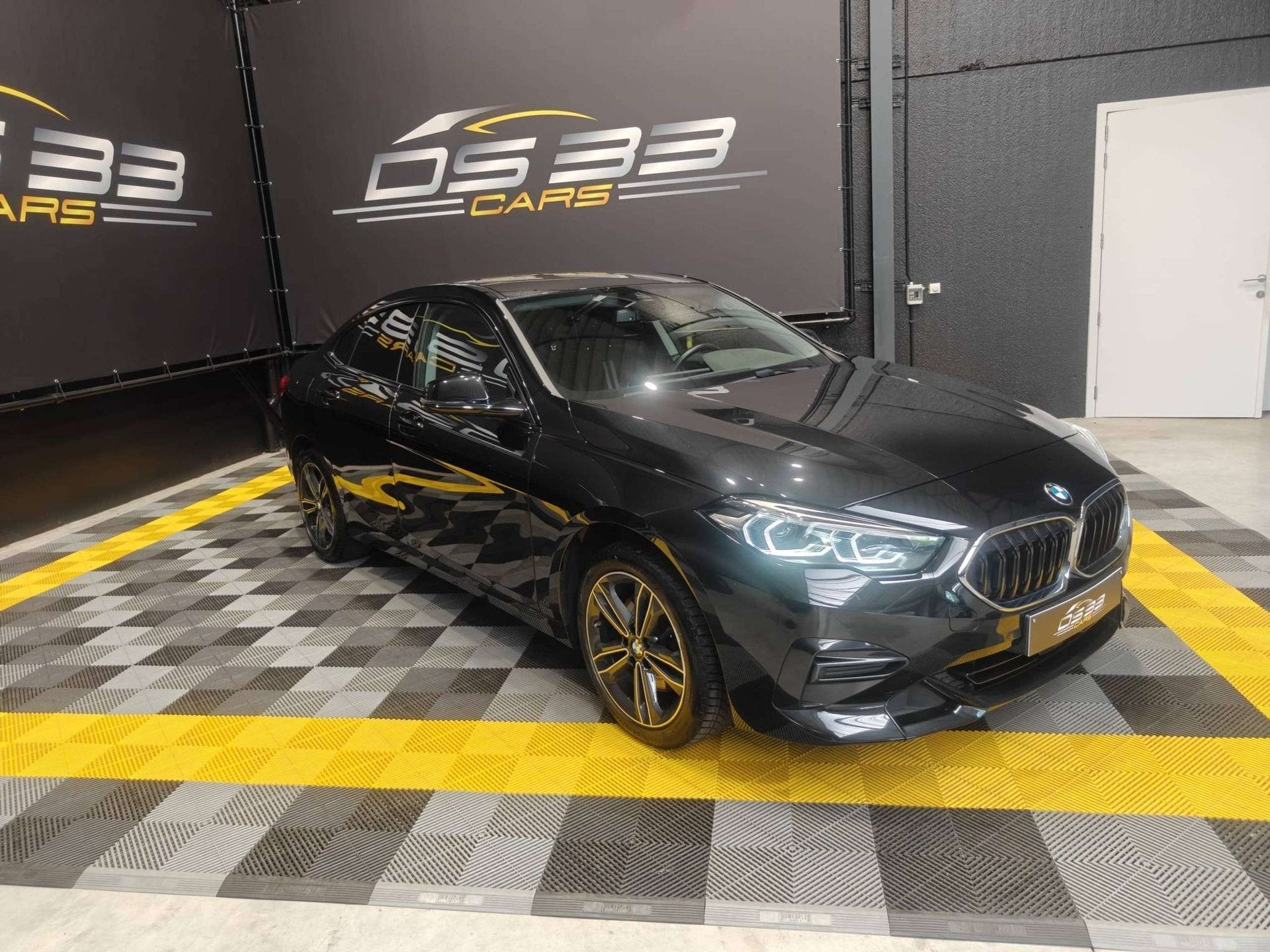 BMW 218 Gran Coupé 218iA SPORT/LED/ZV/Cruise/PDC/Apple/AMBI, Gebruikt, 1905 kg, 136 pk, Zwart