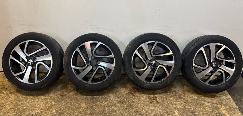 Recherche jantes (ou pneus)pour Peugeot 108.Je paye cash ., Autos : Pièces & Accessoires, 15 pouces, 4 Saisons, Pneu(s), Enlèvement