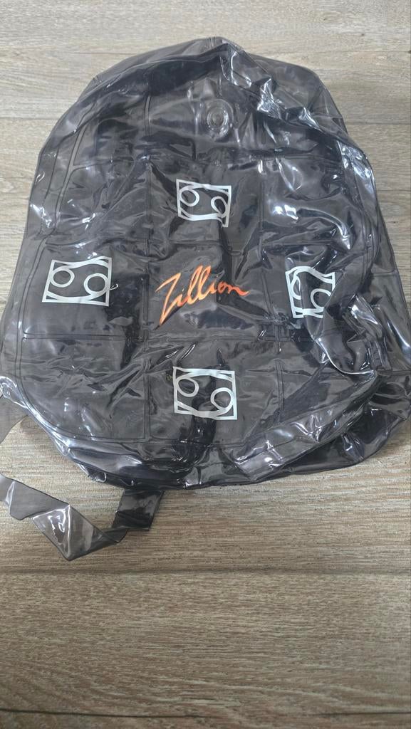 Zillion opblaasbaar rugzak, Ophalen