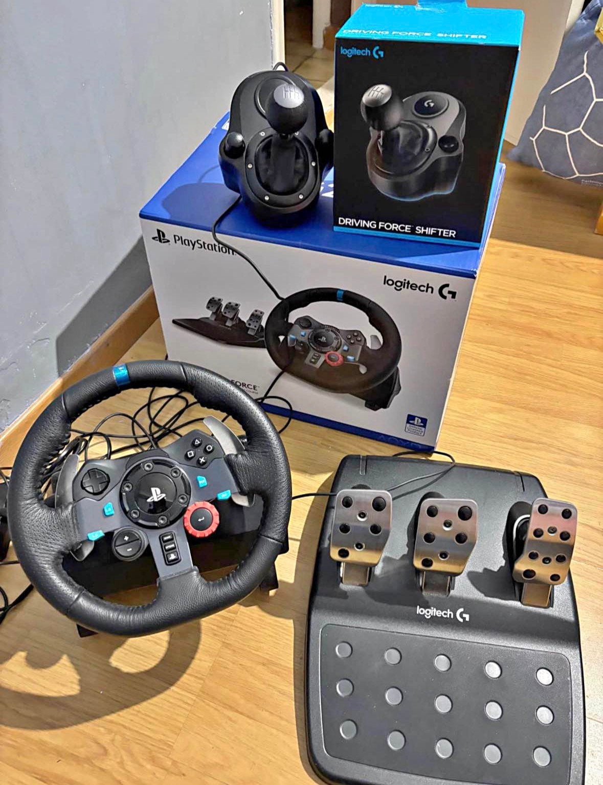 Logitech g29 + shifter, Games en Spelcomputers, Spelcomputers | Sony Consoles | Accessoires, Ophalen of Verzenden, Zo goed als nieuw