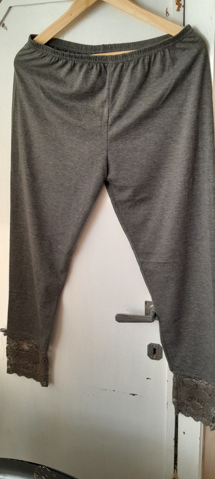 Prachtige legging met kant large., Ophalen of Verzenden, Zo goed als nieuw, Maat 44/46 (L), Legging