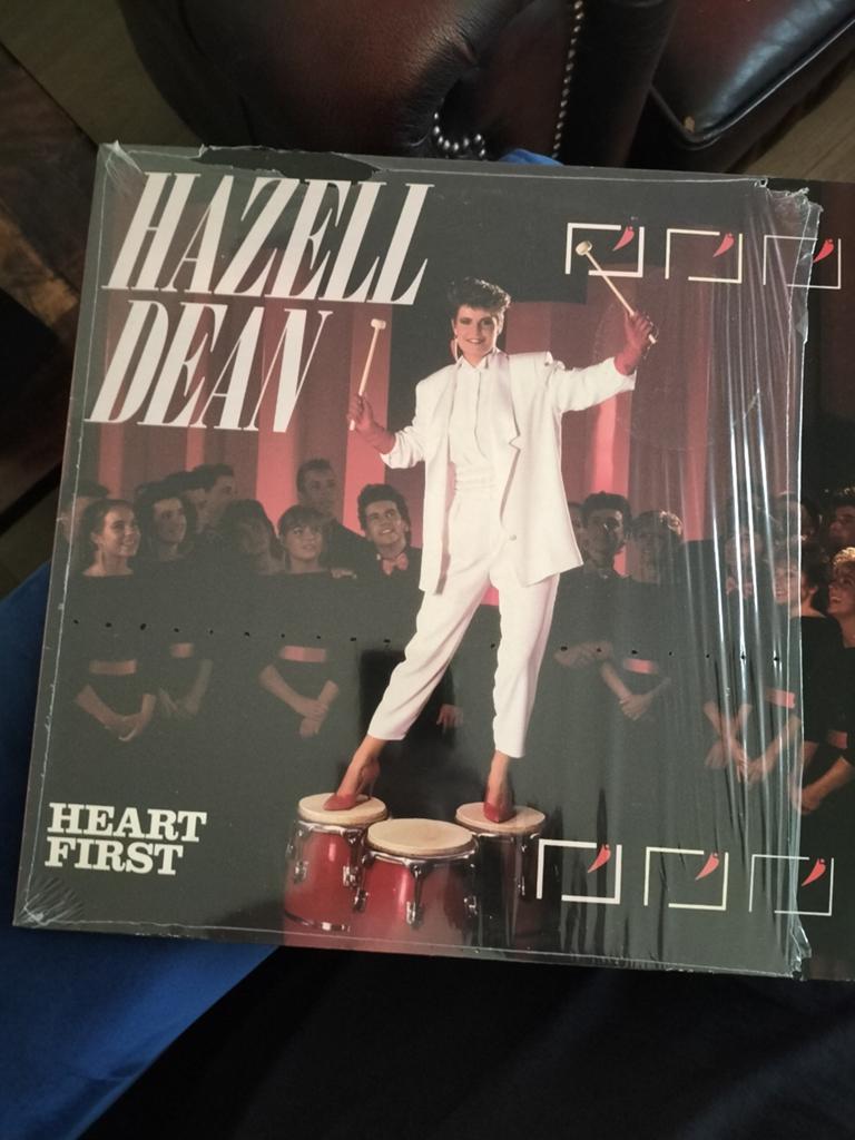 Heart First LP de Hazell Dean, Envoi