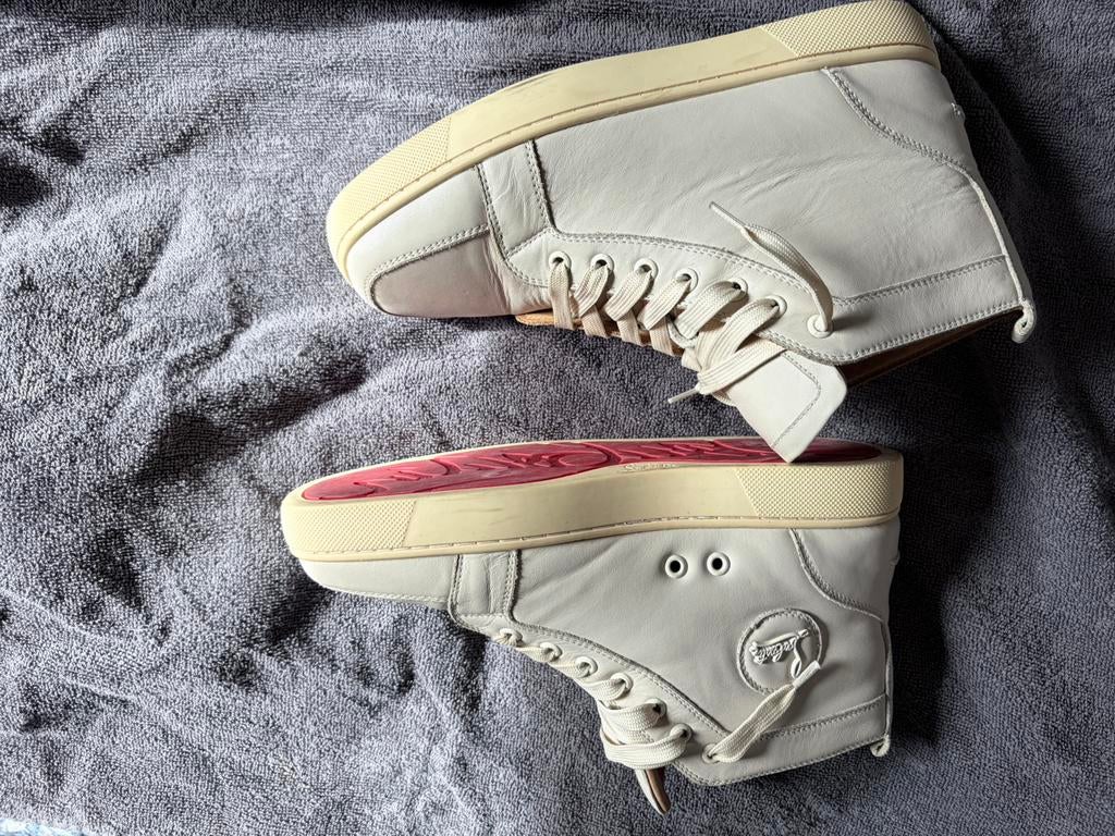 Louboutin, Ophalen of Verzenden, Zo goed als nieuw