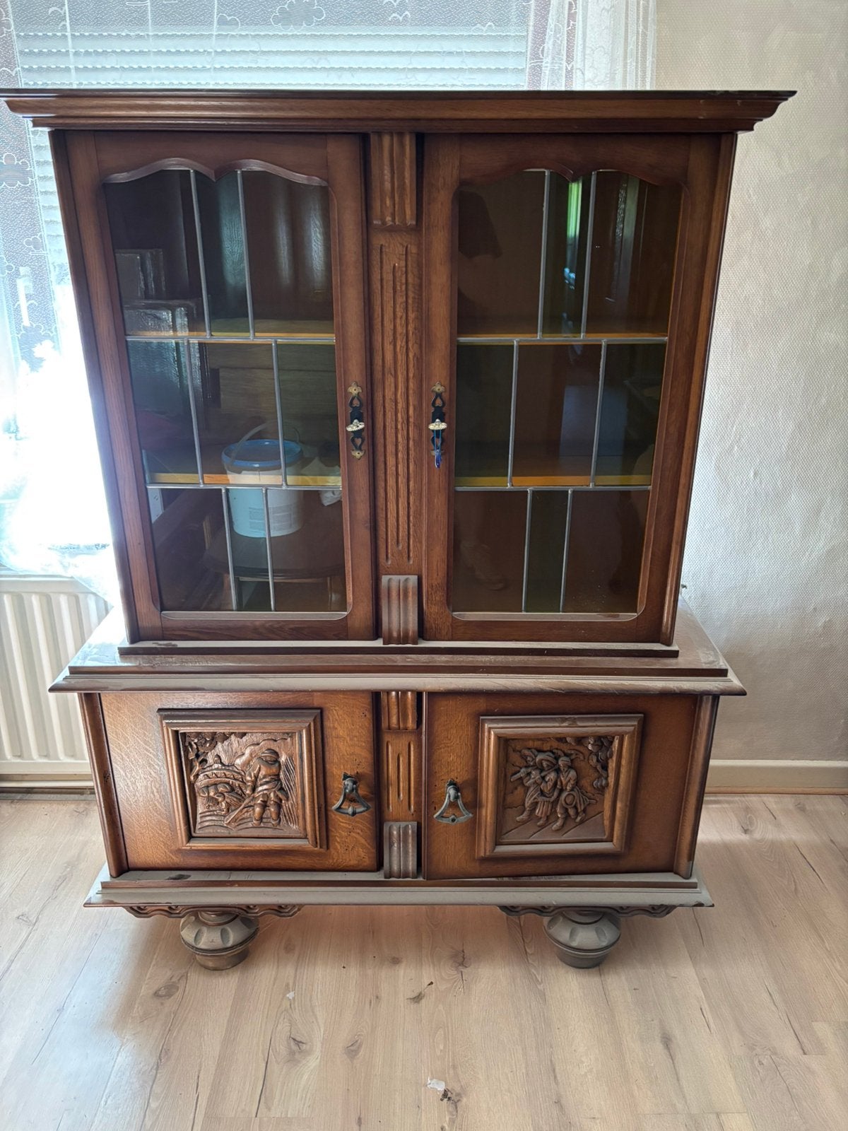 Vaisselier / Buffet haut en bois sculpté style campagnard., Enlèvement, Comme neuf