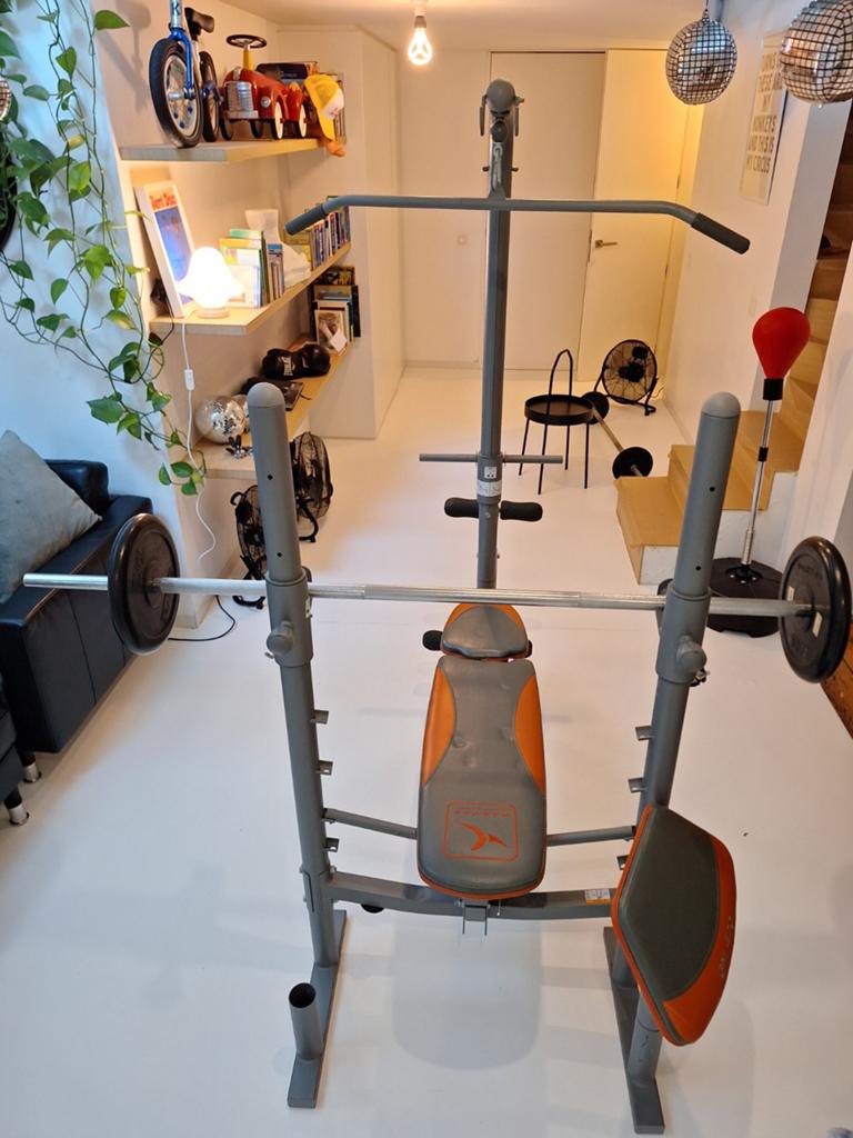 Verstelbaar fitness bankje, Sport en Fitness, Fitnessapparatuur, Zo goed als nieuw, Krachtstation, Armen, Benen, Borst, Rug, Metaal