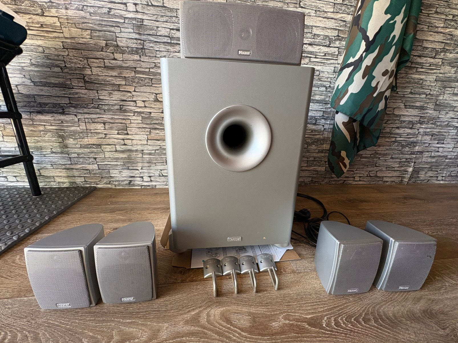 Magnat Symbol 5100 A, kit surround 5.1 complet avec supports, Enlèvement ou Envoi, Utilisé, Système 5.1, Autres marques