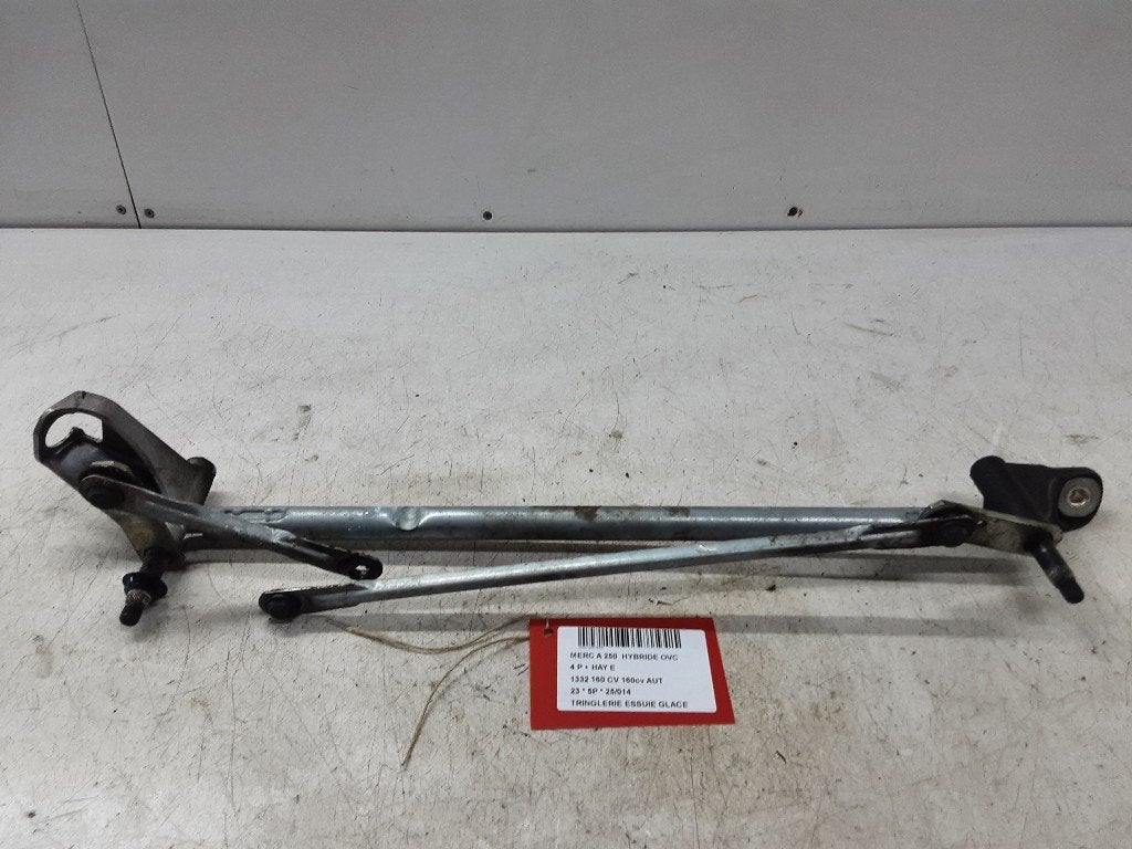 MECANISME ESSUIE-GLACE Mercedes-Benz A (177.0), Mercedes-Benz, Mevr. I. Hauben, Utilisé, Rue de l'Espoir 34 34
4030  GRIVEGNÉE, BE