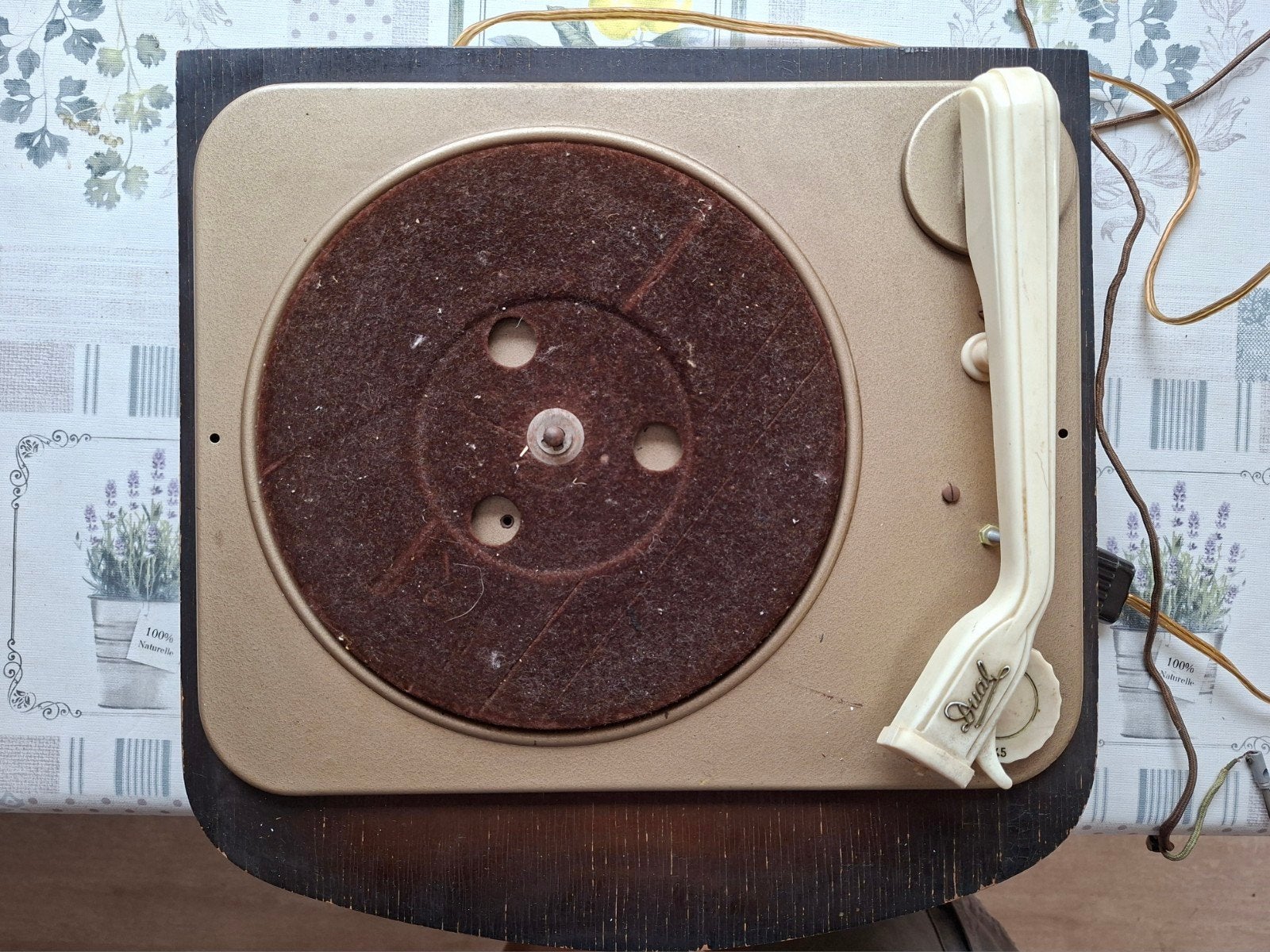 Tourne-disque Dual, Enlèvement