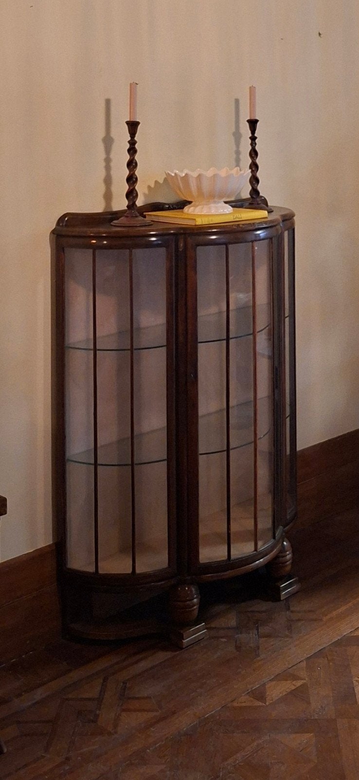 art deco vitrinekastje, Ophalen