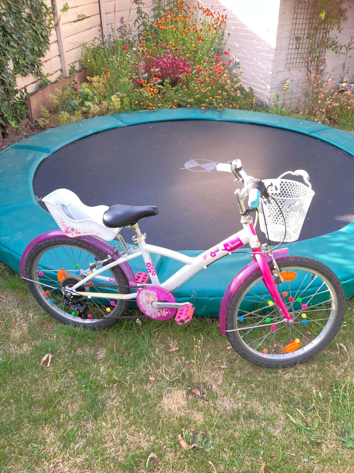 Meisjesfiets 20 inch met poppenstoeltje en mandje, Ophalen, Gebruikt, Velgrem, Versnellingen