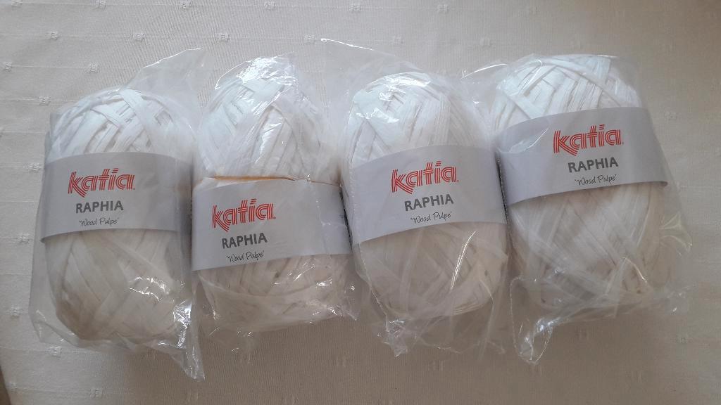 Raphia wood pulpe, katia garen,  4 bollen wit, Hobby en Vrije tijd, Breien en Haken, Ophalen of Verzenden, Nieuw, Breien of Haken