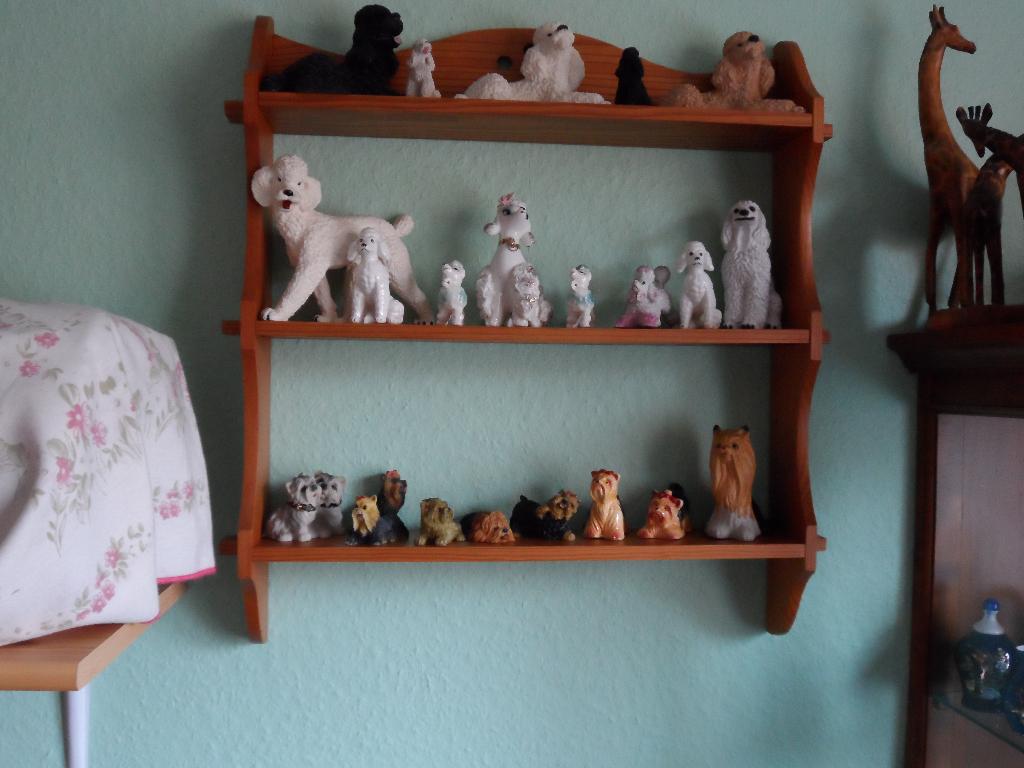 Petite archelle en pin avec collection de chien, Verzamelen, Beelden en Beeldjes, Gebruikt, Dier, Ophalen