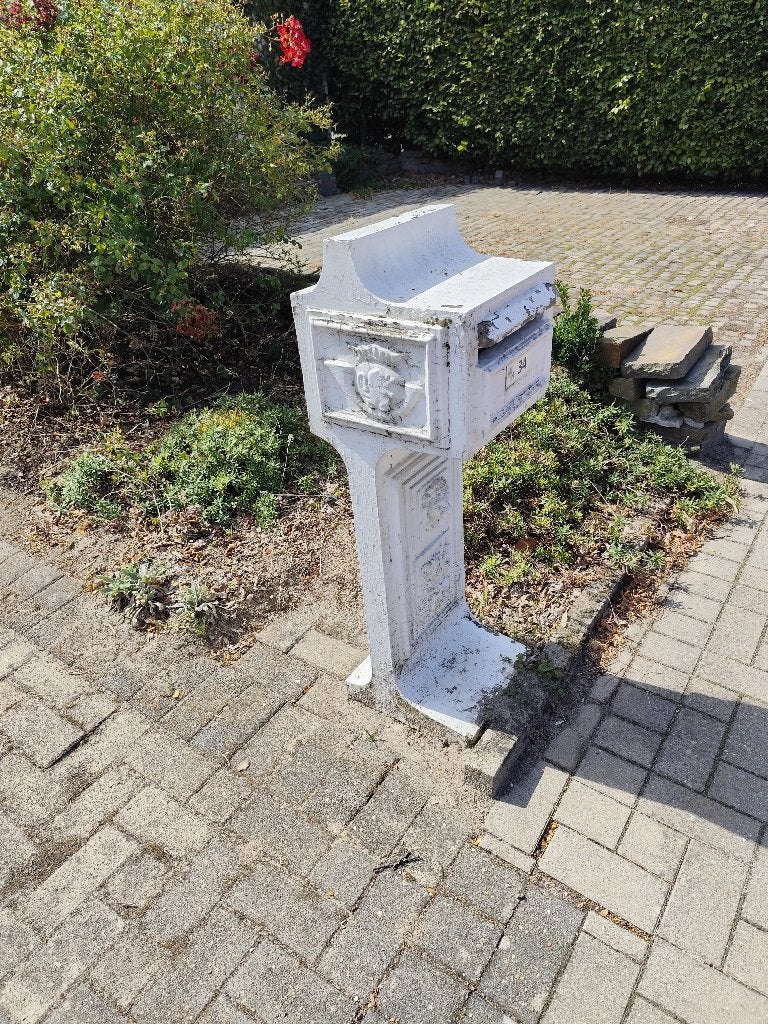 Brievenbus  Gratis, Tuin en Terras, Brievenbussen, Ophalen, Gebruikt, Beton, Staande brievenbus