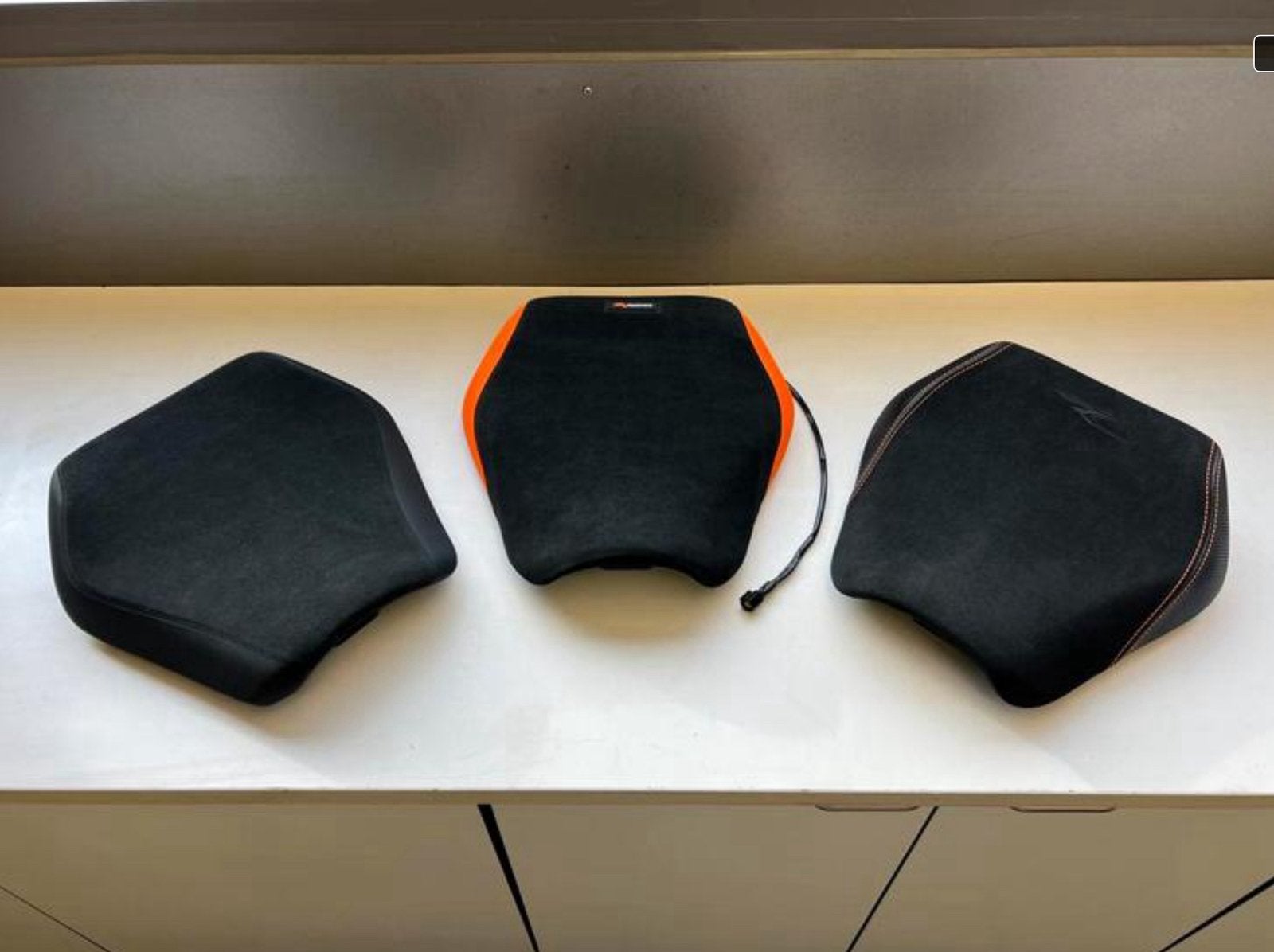 Ktm superduke 1290 / 1390 R zadel verwarming / heated seat!, Ophalen of Verzenden, Zo goed als nieuw