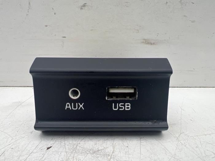 AUX/USB aansluiting van een Kia Picanto, Auto-onderdelen, -, -, Ophalen of Verzenden, -