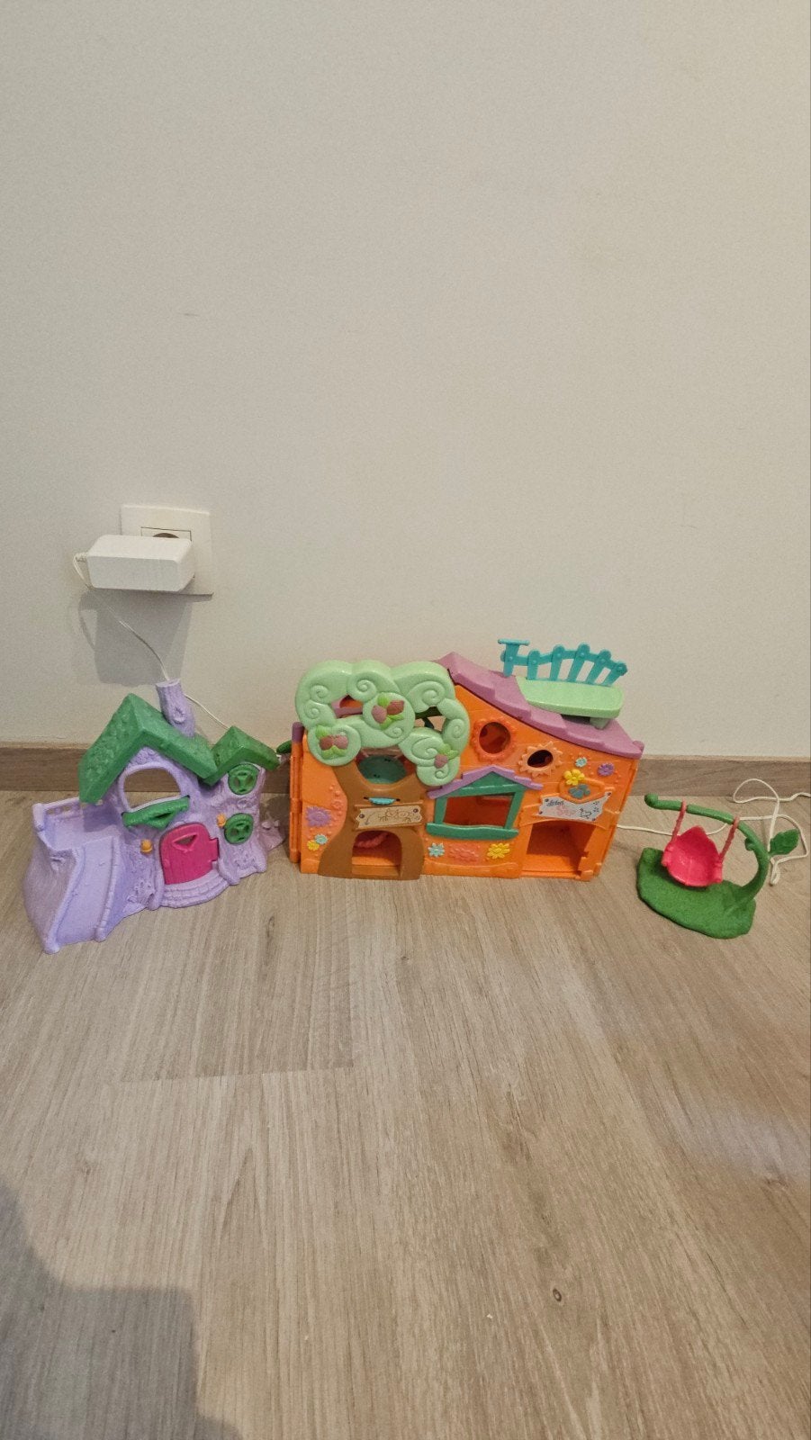 Poppenkast in twee verschillende uitvoeringen, Kinderen en Baby's, Ophalen, Zo goed als nieuw