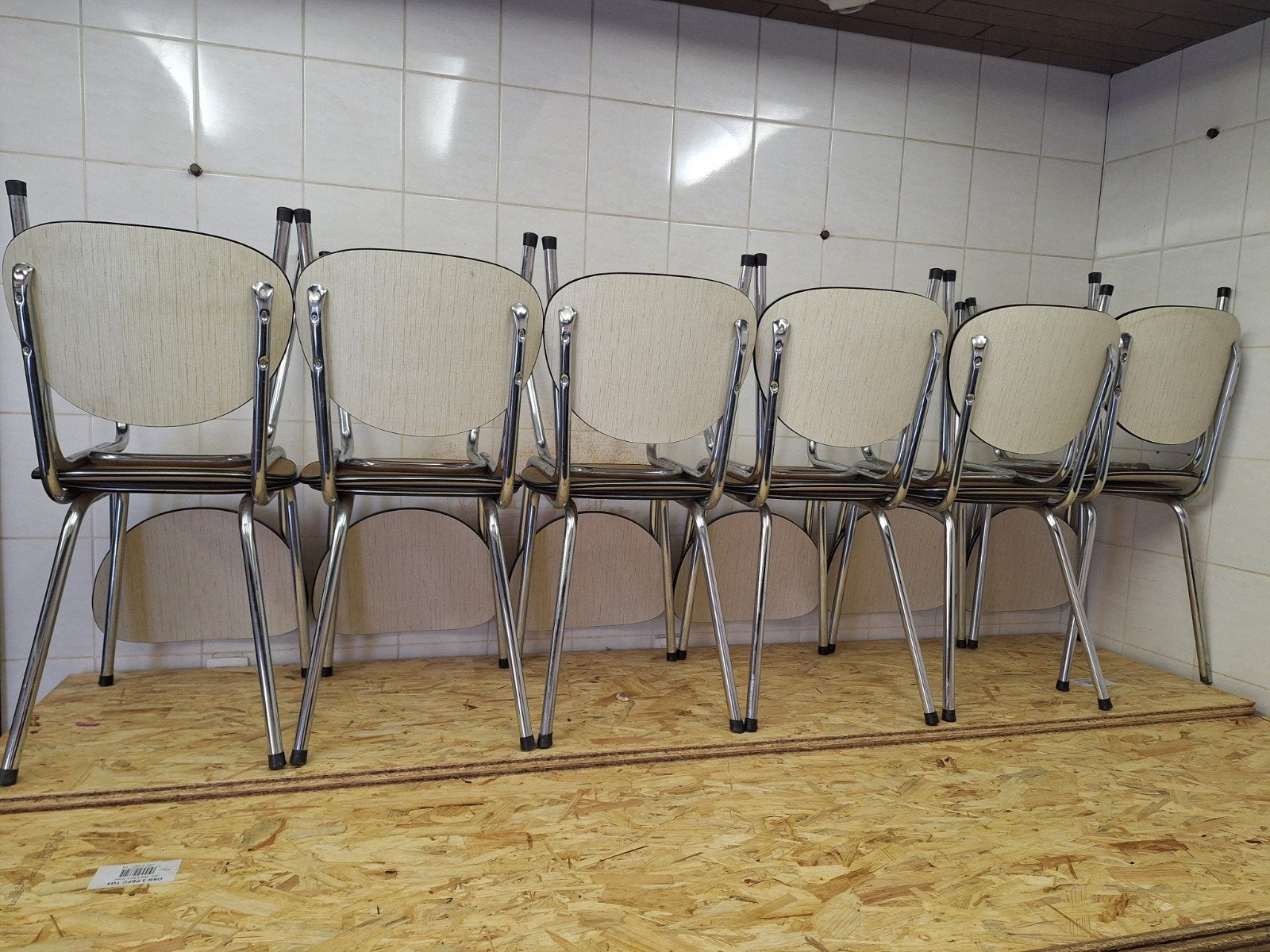 20 stoelen te koop, Ophalen