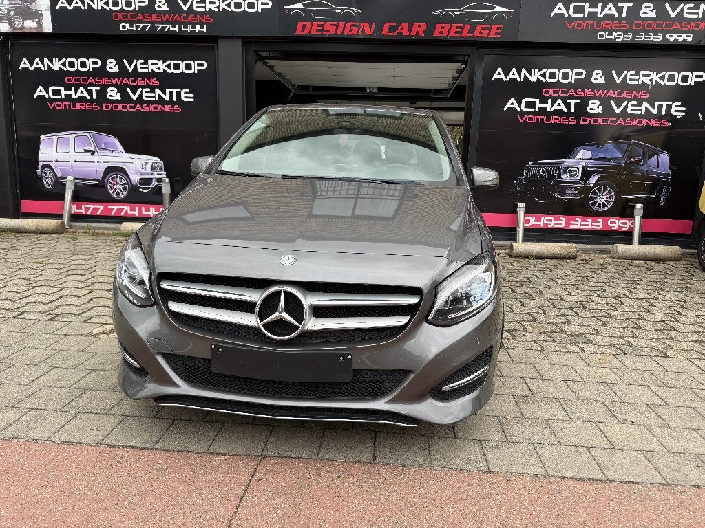 Mercedes A 180 Essence Pack AMG *1er Main Carnet Mercedes*, Autos, Cuir, Euro 6, Entreprise, 5 portes