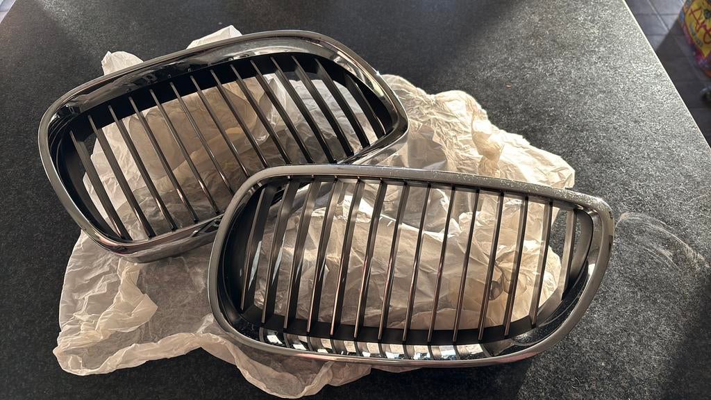 BMW Nieren/grill M3 E92 rechts + links zilver, Droite, Utilisé, BMW, Enlèvement ou Envoi