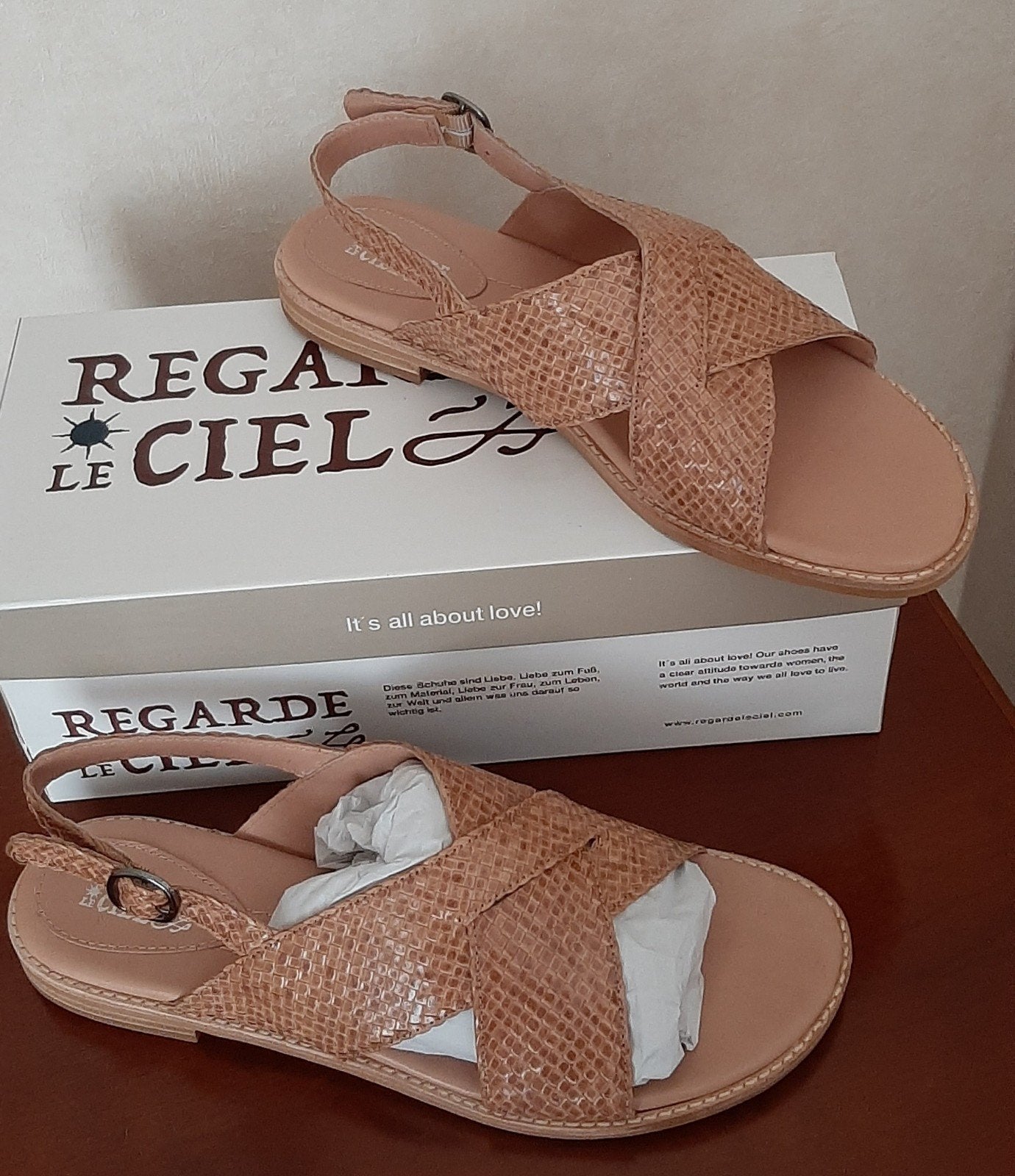 Nieuwe damessandalen - beige - maat 42, Kleding | Dames, Ophalen of Verzenden, Beige