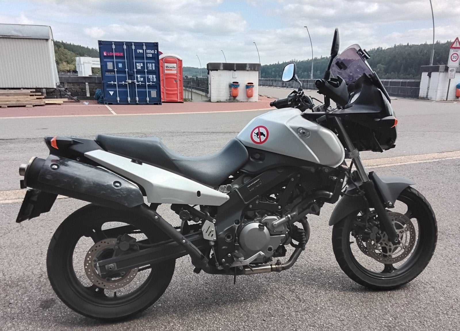 Suzuki DL-650 V-Strom 2004 22000km (évolutifs).
Pneus à prév, Motos, Motos | Suzuki, Particulier