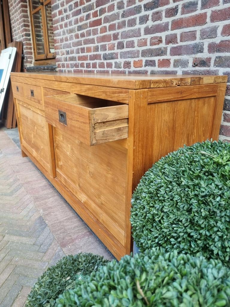 Buffet en teck LIVRAISON GRATUITE, Teck, 25 à 50 cm, 200 cm ou plus, Avec tablette(s)