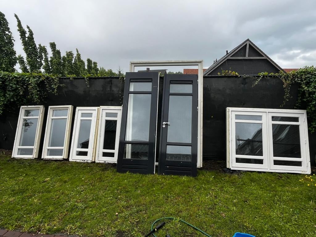 Luxe hardhouten compleet set kozijnen en tuindeuren villa, Doe-het-zelf en Bouw, Raamkozijnen en Schuifdeuren, Gebruikt, Raamkozijn