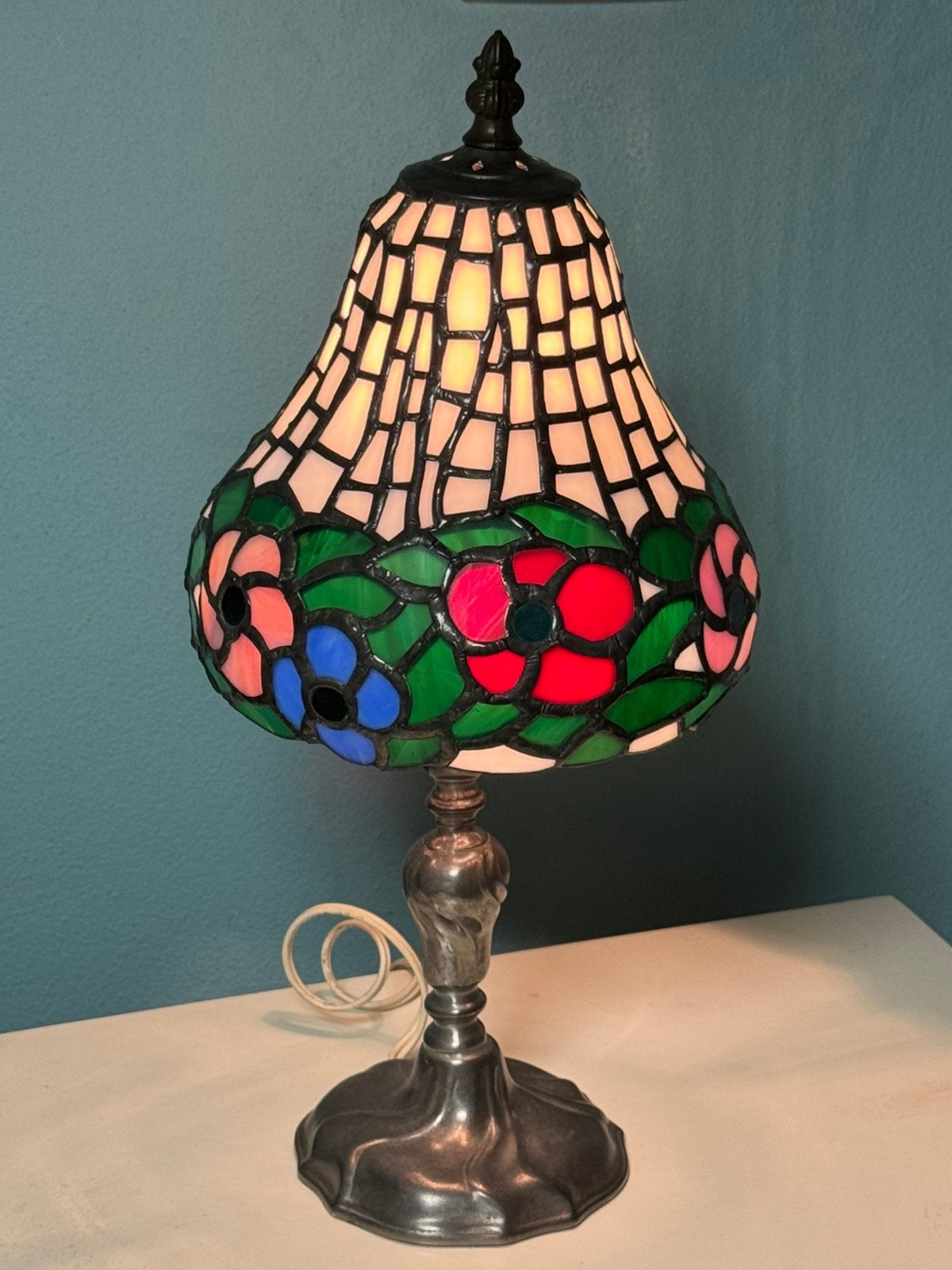 Prachtige tiffanylamp met bloemenmotief, Enlèvement, Utilisé