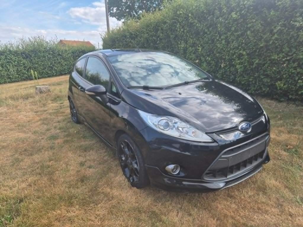 Ford Fiesta Black Edition 1.6 134 PK 99kw, Auto's, Ford, Voorwielaandrijving, Euro 5, Zwart, 1600 cc