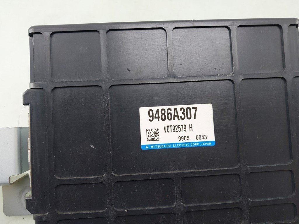 DIVERS Mitsubishi Outlander (GF / GG) (|9486A307|), Info@mitsubishi-motors.de, MITSUBISHI, Utilisé, Mitsubishi