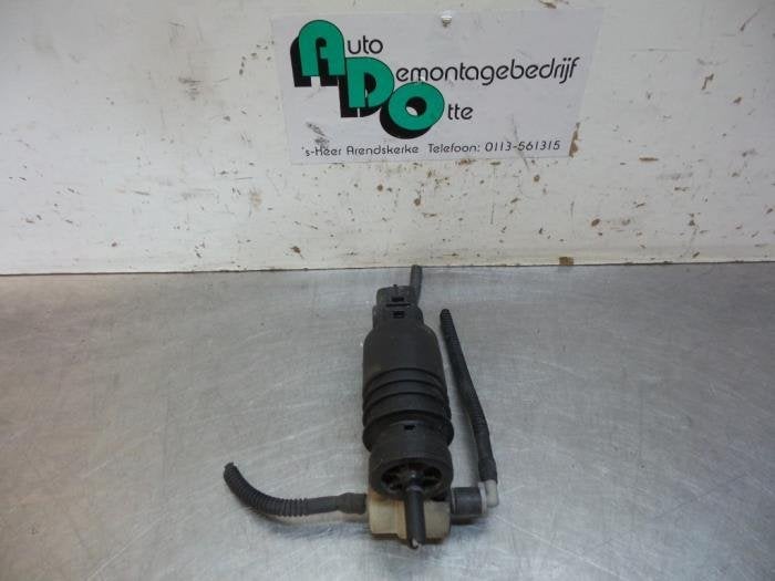 Ruitensproeierpomp voor van een Volkswagen Golf (Golf 04-), Gebruikt, -, Volkswagen, -
