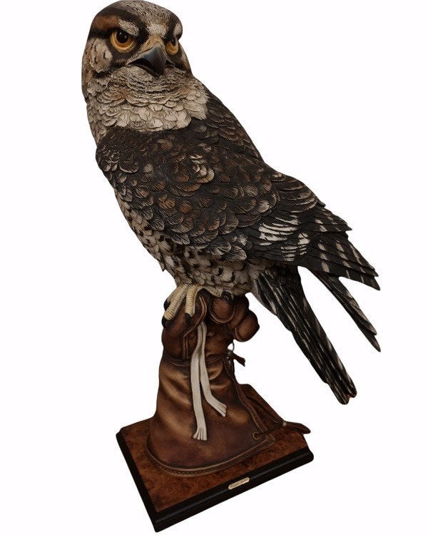 The Falconer Giuseppe Armani limited edition, Ophalen, Beeld