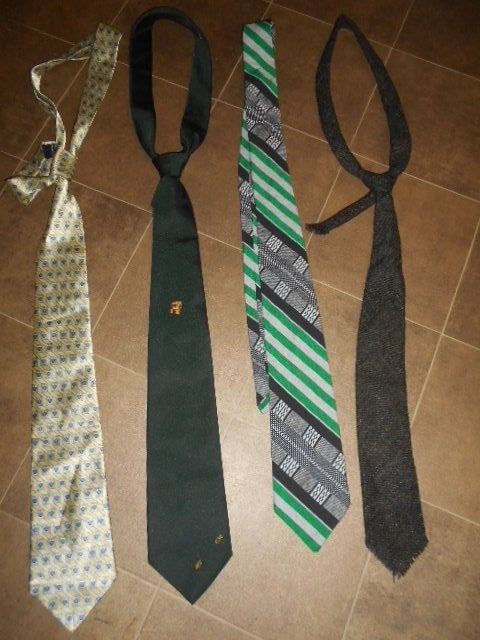 Vintage dassen en strikken / 13 stuks voor 5 €., Diversen, Ophalen of Verzenden, Zo goed als nieuw
