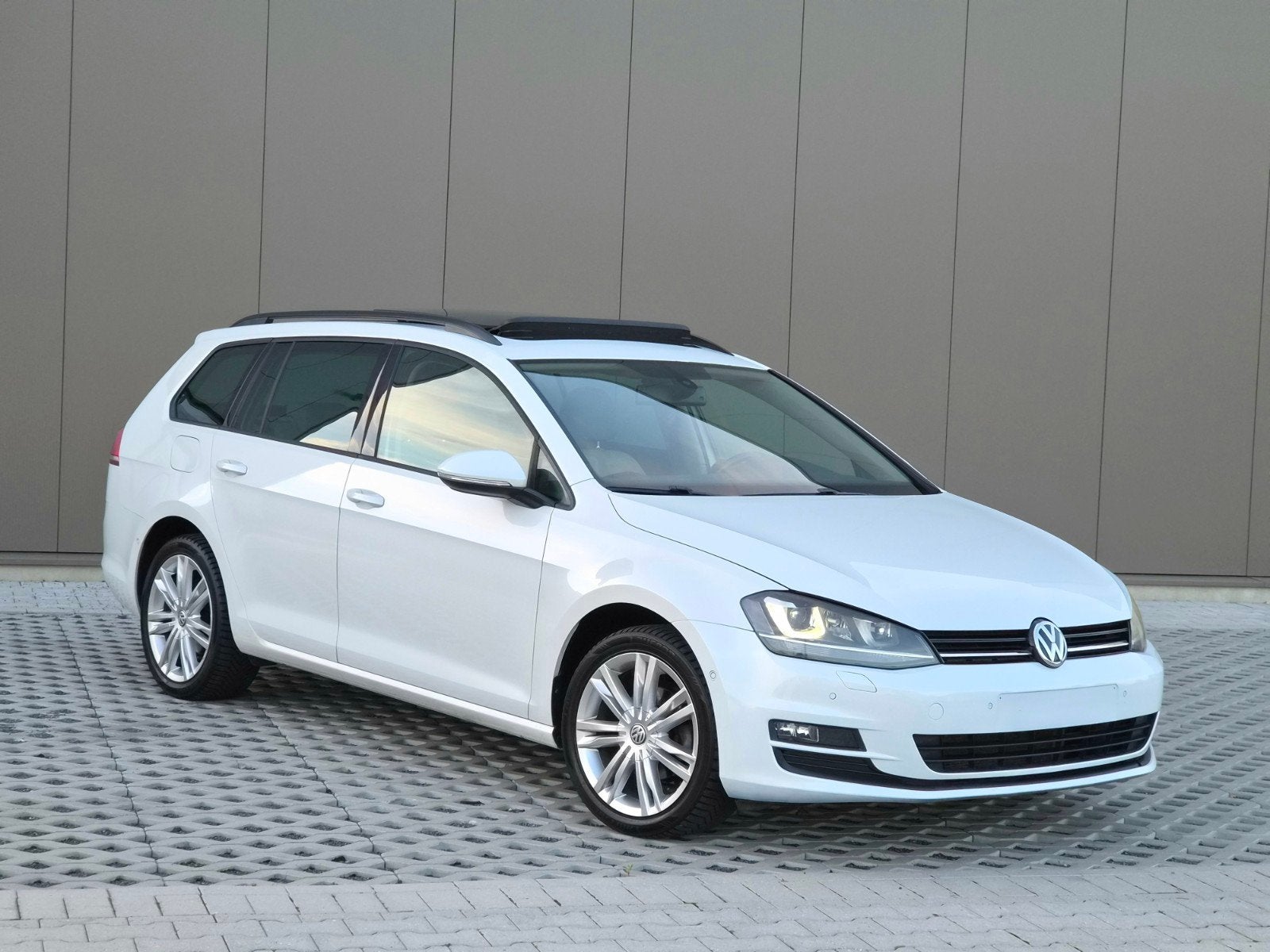 VW Golf 7 2014 1.2 Essence/Toit panoramique/Xénon/Garantie 1, https://public.car-pass.be/vhr/09c3bb56-35a0-4553-bd86-e94087190d4d