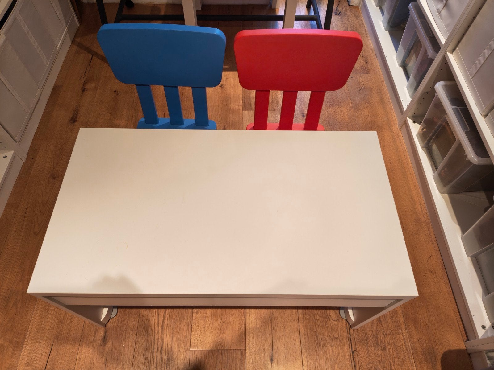 kleuter tafel + 2 stoeltjes, Ophalen, Gebruikt, Stoel(en)