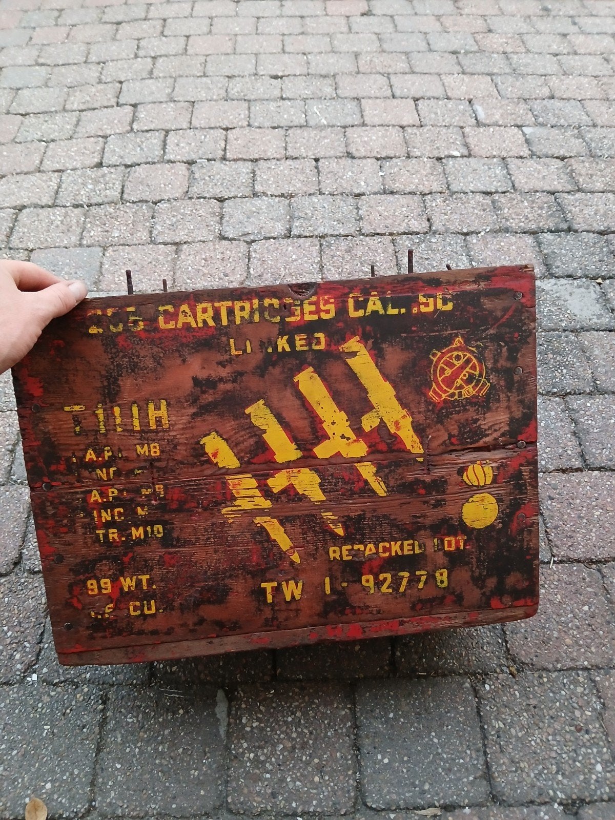 .50 ammo box, Enlèvement