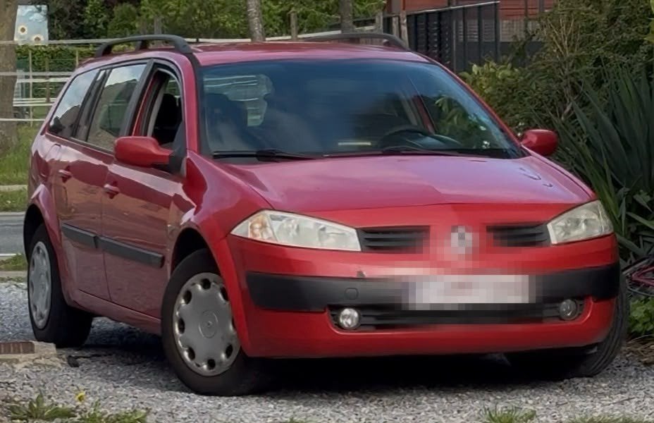 La voiture Renault Megane 1.4 16V Petrol Euronorm4 démarre e, Rouge, Achat, Boîte manuelle, 5 portes