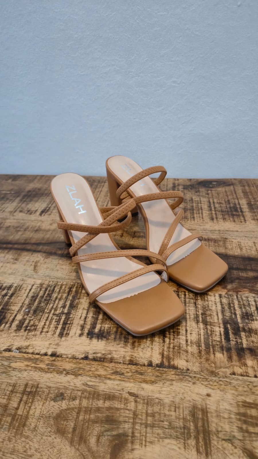 bruine sandaal, Bruin, Zo goed als nieuw, Ophalen, Slippers