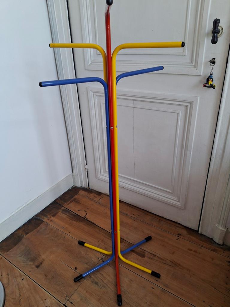 Porte-manteau de couleur chambre enfant Ikea