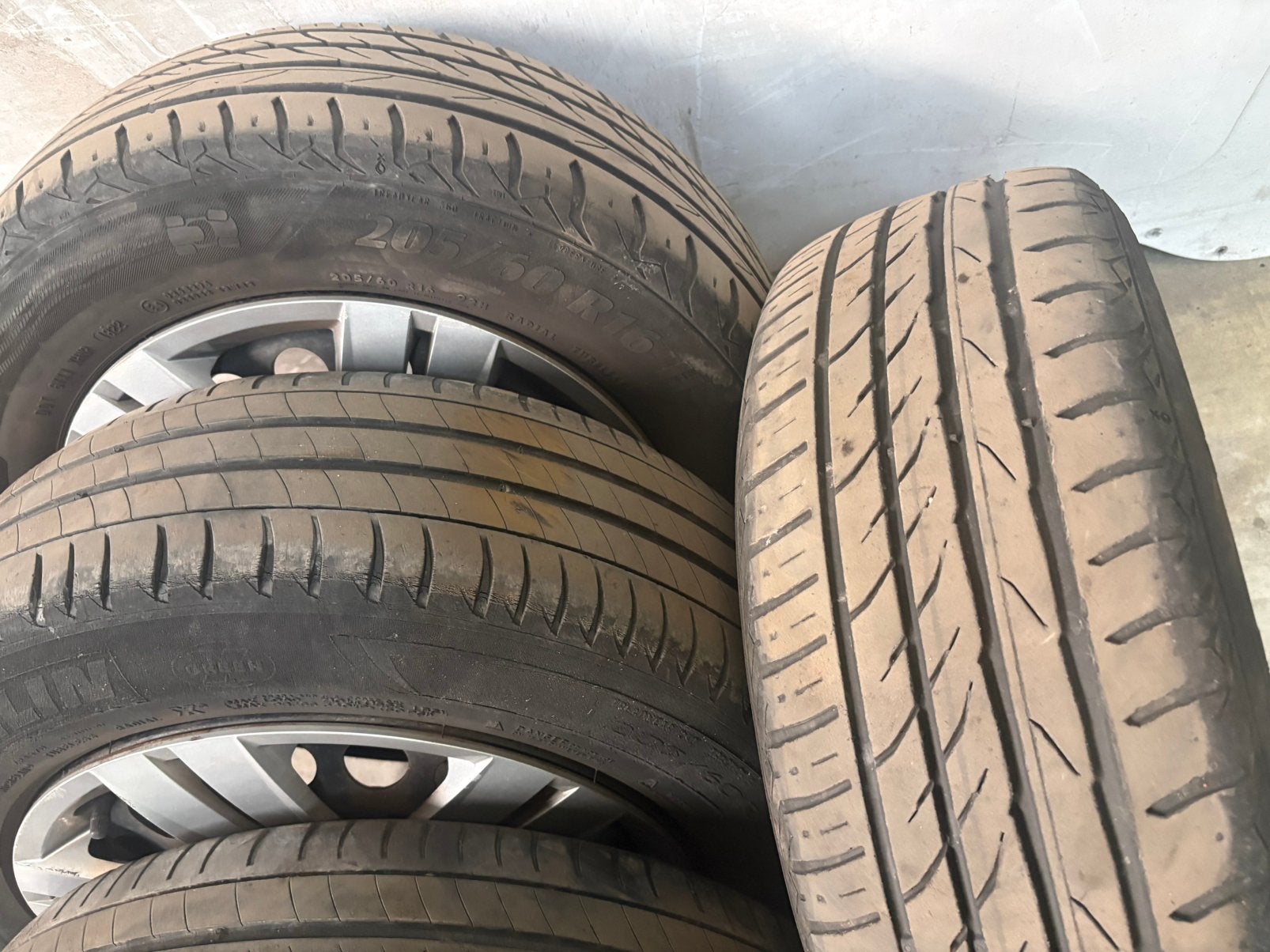 Banden 205/60R1696V, Auto-onderdelen, Ophalen, Band(en)