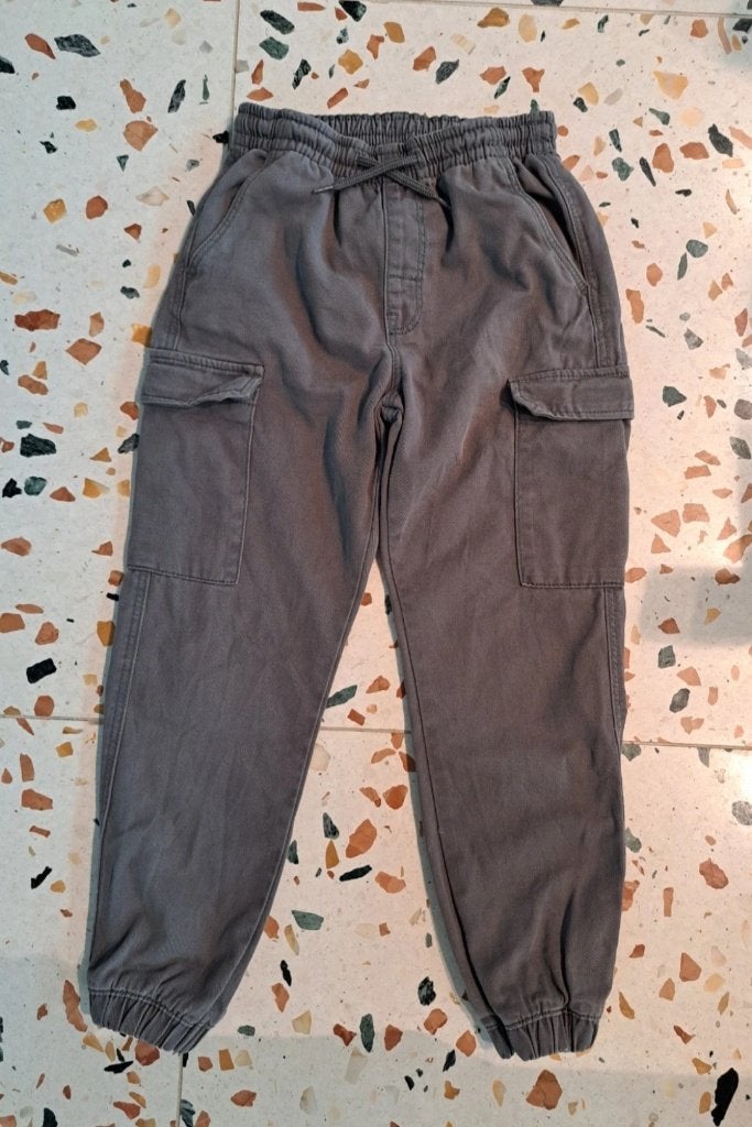 Wijde cargobroek, kaki, maat 122-128, Kinderen en Baby's, Broek, Ophalen of Verzenden, Zo goed als nieuw, Hema
