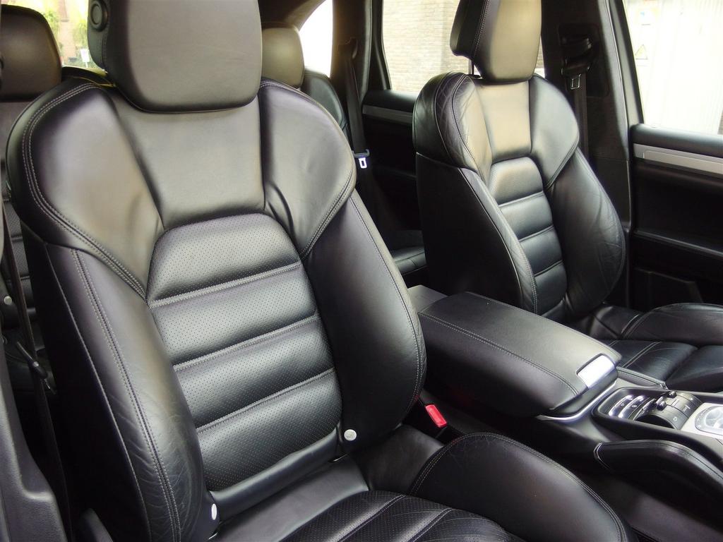 Porsche Cayenne Turbo 4.8L 2011 Zeer mooi / Prijs = incl. BT, Auto's, Automaat, Cayenne, Zwart, Zwart