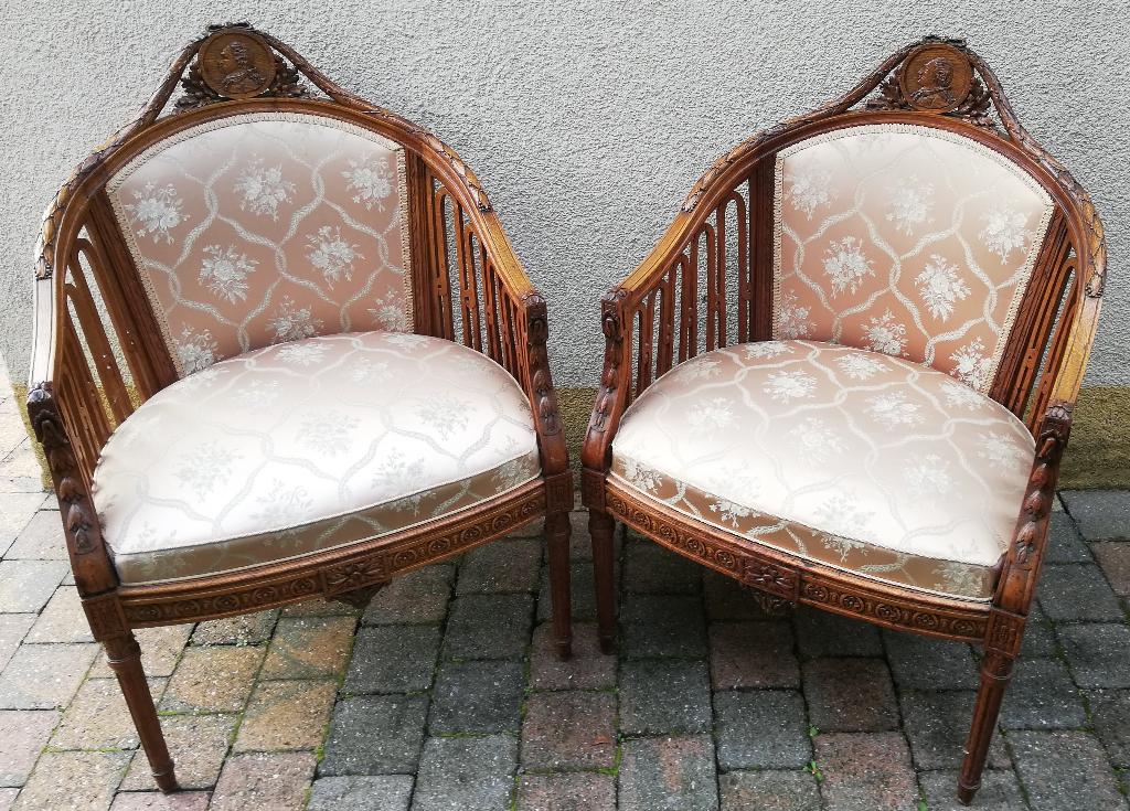 2 fauteuils de style Louis XVI, Enlèvement