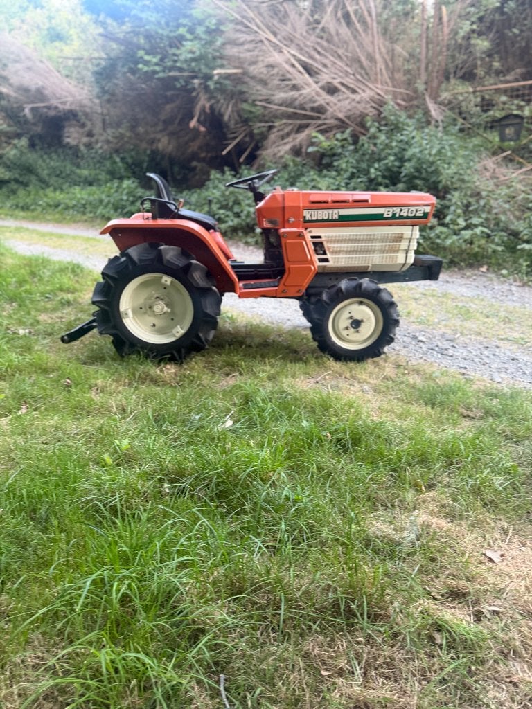 *prachtige Kubota b1402 17pk 3cil 4x4 frontgewicht trekhaak*, Enlèvement ou Envoi, Cultures