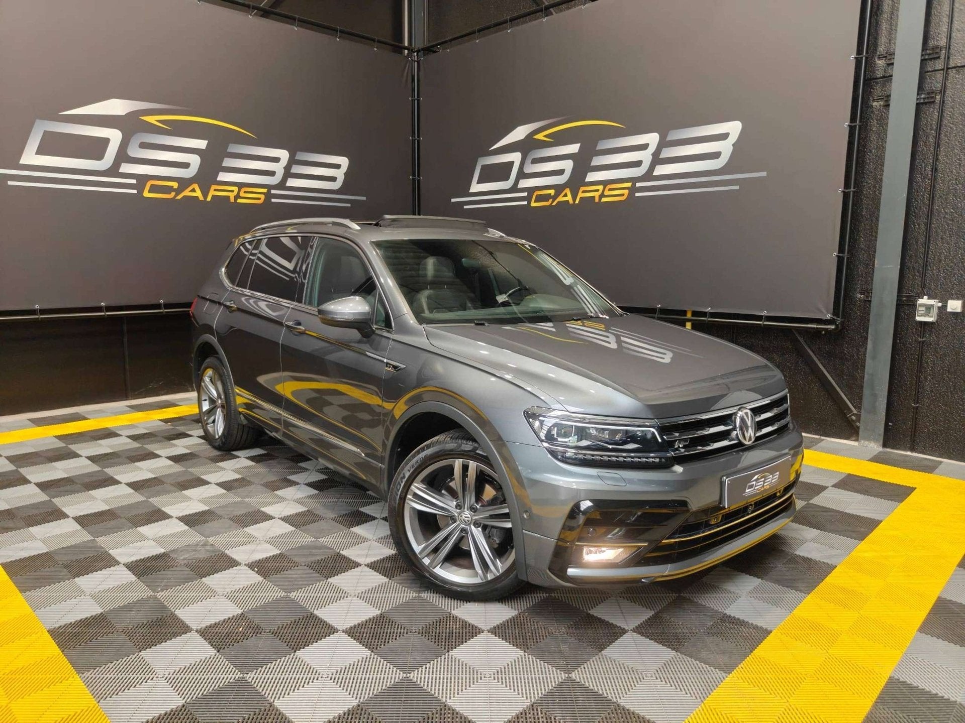 Volkswagen Tiguan Allspace 1.5 TSI R-line 7-zit /19"/Pano/Le, Automaat, Dealer onderhouden, 4 cilinders, https://public.car-pass.be/vhr/1d9cb3cb-f044-4439-b02f-a4b59350f331